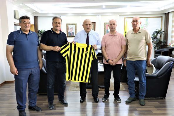 Bayburt Belediyespor Kulüp Başkanı ve Yöneticileri, Belediye Başkanı Pekmezci