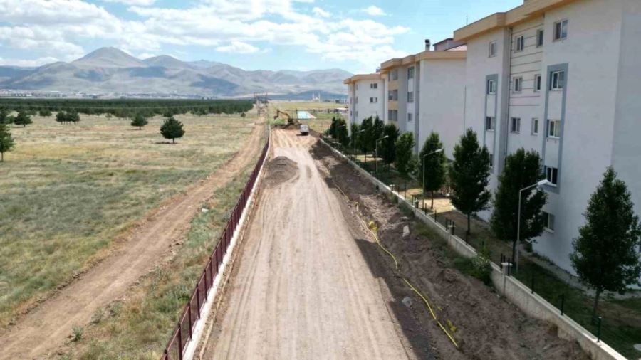 Erzurum Büyükşehir Belediyesi, Batı Ulaşım Aksını Uluslararası Karayoluna Bağlayacak Yeni Bir Bağlantı Yolu İnşa Ediyor