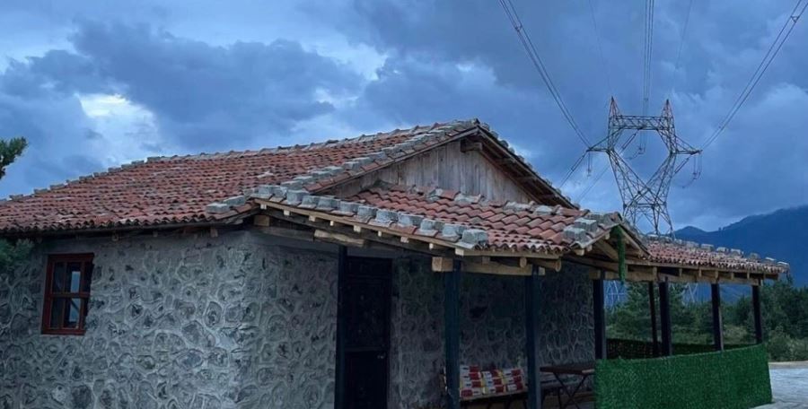 Borçka İlçesine bağlı İbrikli Köyde yapımı devam eden Esentepe Taş Evi açılış için geri sayıma başladı