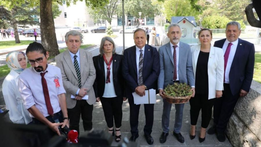 Karadeniz’in CHP’li Milletvekilleri fındık fiyatına tepki göstermek için bir araya geldi