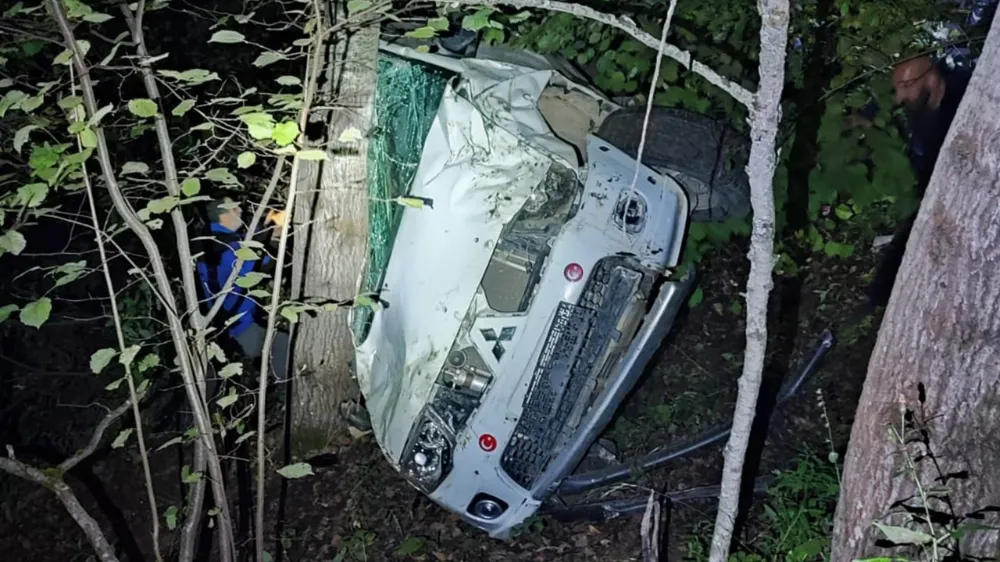 Artvin Ardanuç İlçesinde Otomobil Uçuruma Yuvarlandı: 1 Ölü, 2 Yaralı