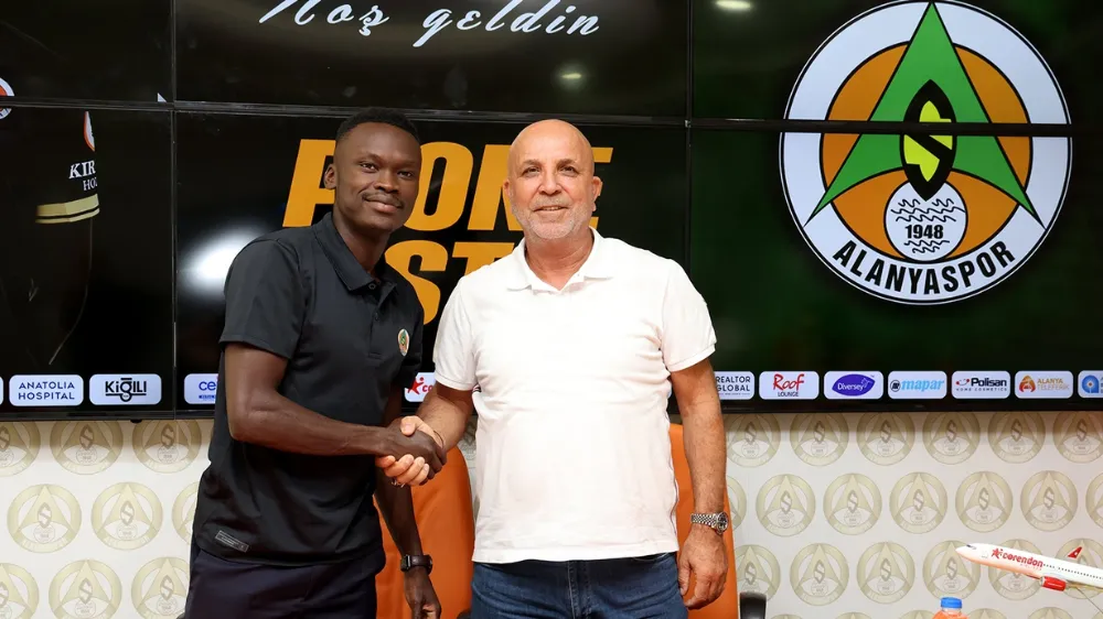 Alanyaspor yeni transferleri için imza töreni düzenledi