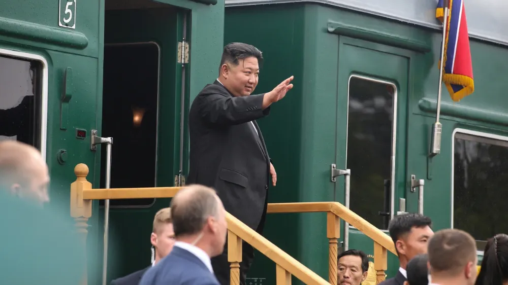 Kuzey Kore lideri  özel zırhlı treniyle Rusya