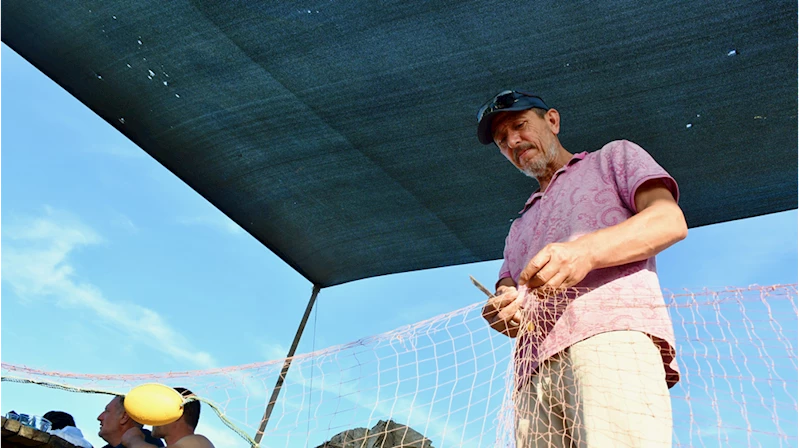DOSYA HABER/BALIKÇI BARINAKLARININ EMEKTARLARI - Akçakocalı balıkçı 35 yıldır ekmeğini, sevdalısı olduğu denizden çıkarıyor