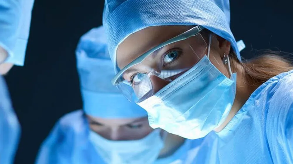 Kadın cerrahların tedavi ettiği hastaların ölme ihtimali daha düşük!