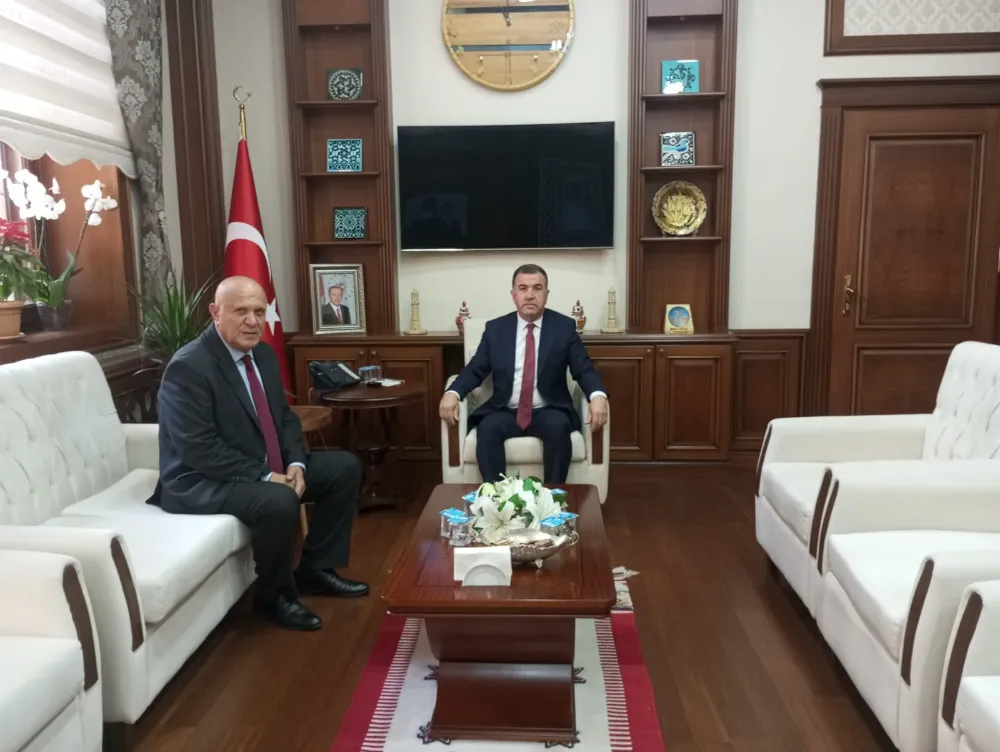 Belediye Başkanı Hükmü Pekmezci, Bayburt Valisi Mustafa Eldivan