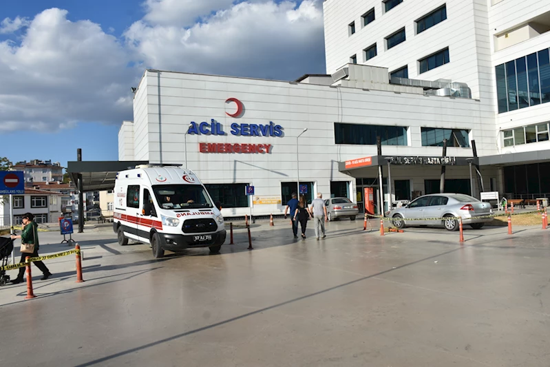 Sinop Orman İşletme Müdürlüğünün aracı dere yatağına devrildi, 2 kişi yaralandı