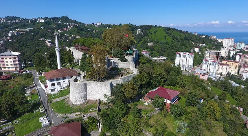 Rize Merkezdeki Tarihi Bir Abide Rize kalesi