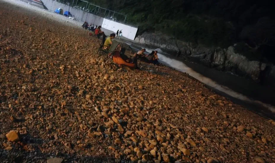 Sıcaktan Bunalan Kendini Sahile Attı!