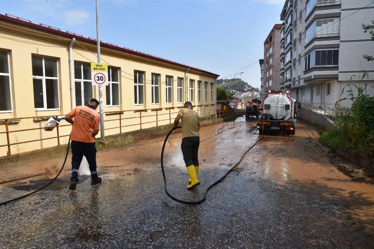 Afetin izleri siliniyor