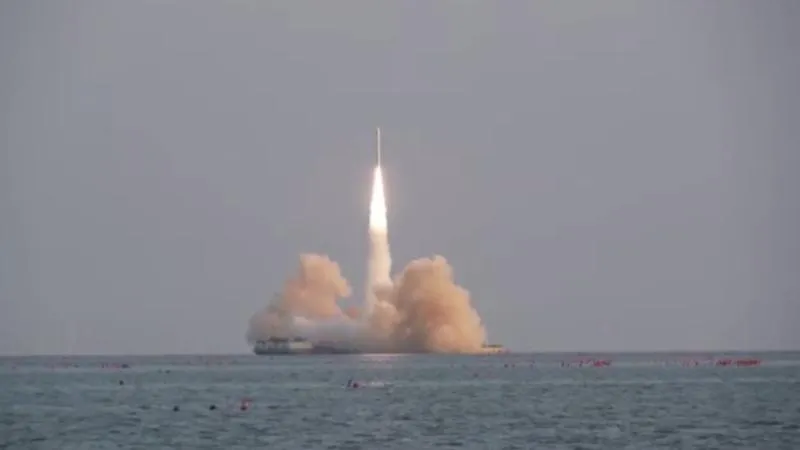 Çin CERES-1 roketiyle denizden 4 uydu fırlattı