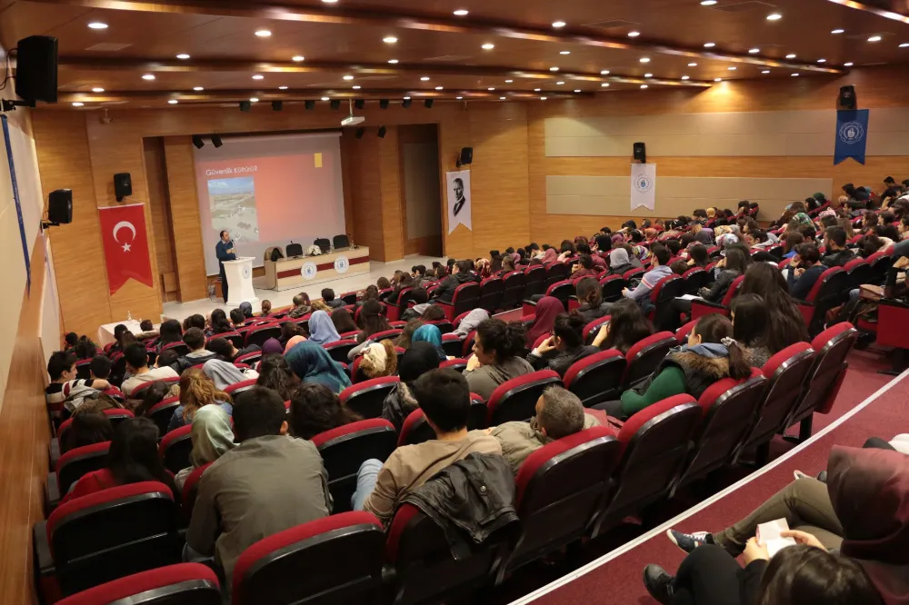 Erzurum Okul Müdürleri Eğitim-Öğretim Dönemi İçin Değerlendirme Toplantısında Bir Araya Geldi