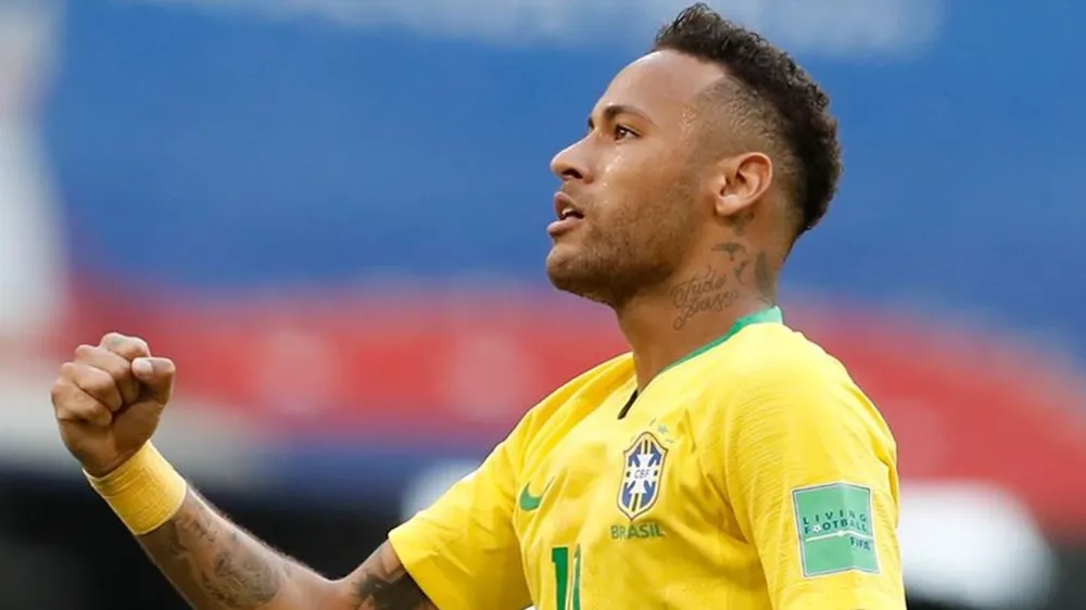 Neymar, Brezilya tarihine geçti