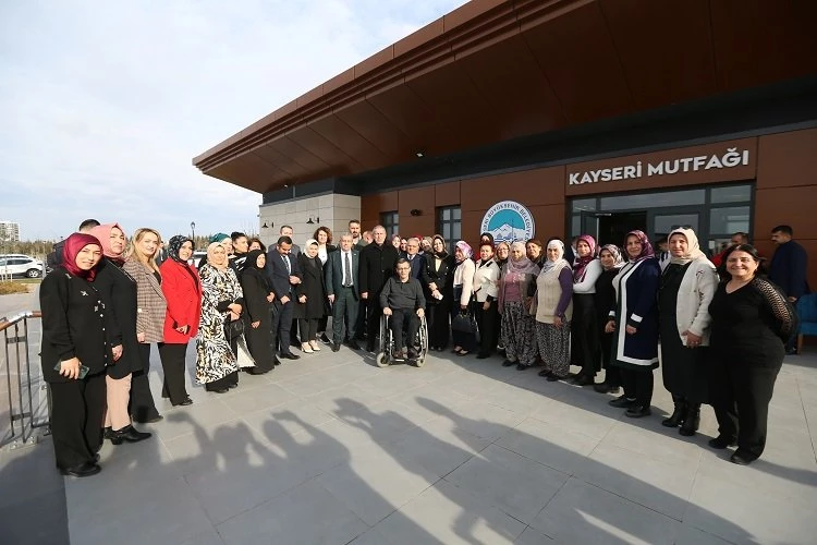 Kayseri protokolü üretici kadınlarla buluştu