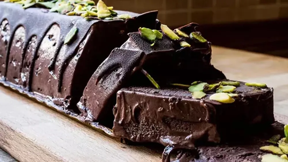 Damağınızda unutulmaz bir lezzet: Çikolata Soslu Mozaik Pasta tarifi