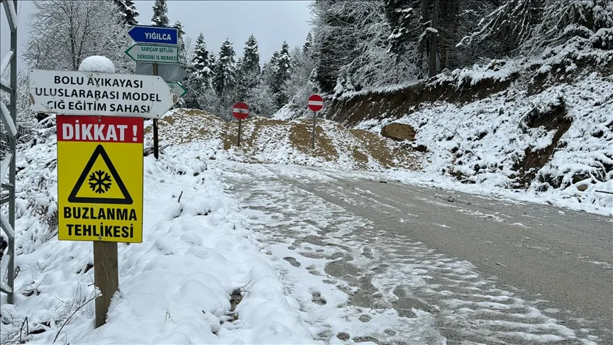 Bolu-Yedigöller yolu kar ve buzlanma nedeniyle kapatıldı