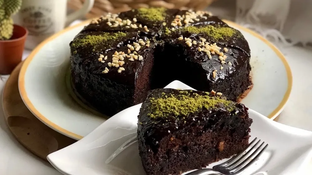 Bu kek herkesi hayran bırakacak: Herkesin konuşacağı Kakaolu Islak Kek tarifi