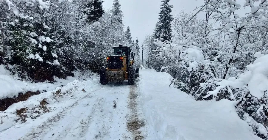 Arsin Belediyesi, Yoğun Kar Yağışına Karşı Mücadele Ediyor