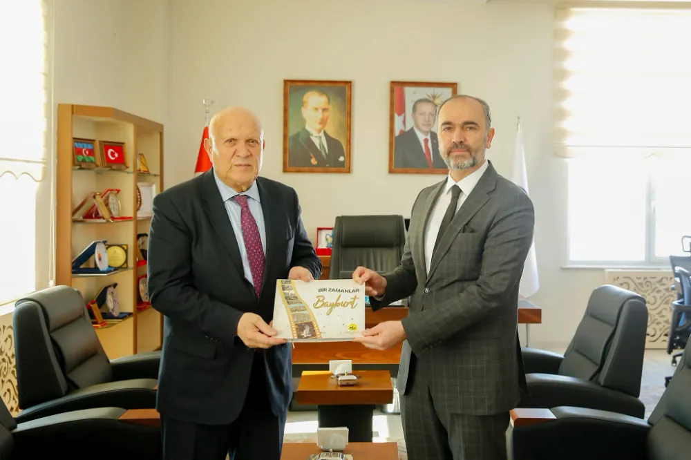 Bayburt Belediye Başkanı Hükmü Pekmezci, Bayburt Üniversitesi Rektörü Prof. Dr. Mutlu Türkmen