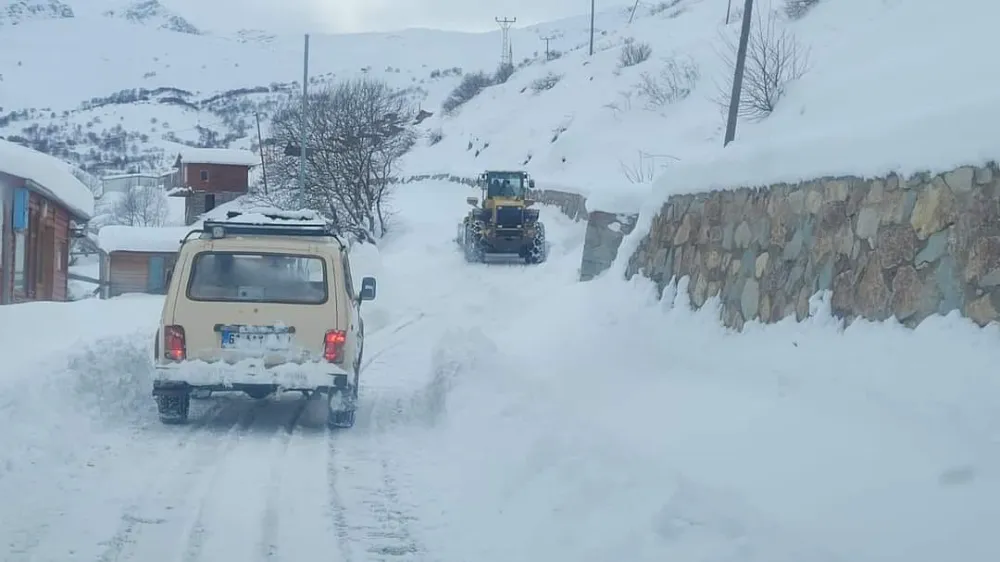Kar Yağışı Sonrası Ulaşım Normalleşiyor: Çaykara Mahalle Yolları Açıldı