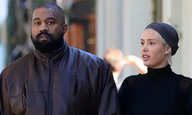 Kanye West Eşinin Yarı Çıplak Pozlarını Paylaştı