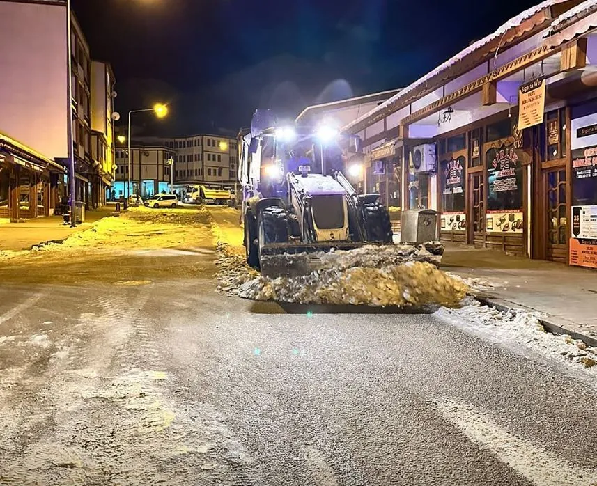 Oltu Belediyesi Karla Mücadele Çalışmalarına Hız Kesmeden Devam Ediyor!