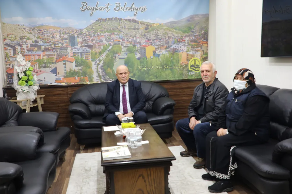 Bayburt Belediye Başkanı Hükmü Pekmezci, Şehit Ailenin İade-i Ziyaretine Cevap Verdi