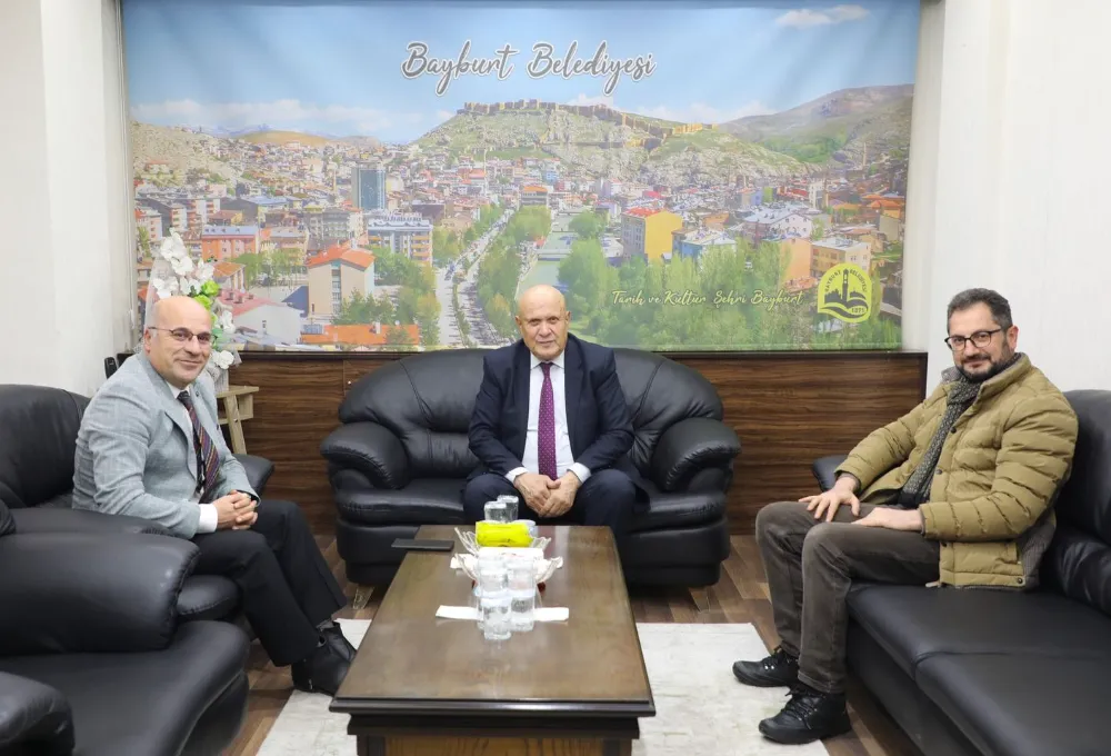 Erzurum Vakıflar Bölge Müdürü Murat Uslu ve Hayır Hizmetleri ile Kültür Tescil Şube Müdürü Erkin Tokgöz, Bayburt Belediye Başkanı Hükmü Pekmezci