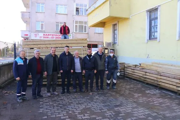 Arsin Belediyesi Ahşap Atölyesi Hız Kesmeden Üretiyor