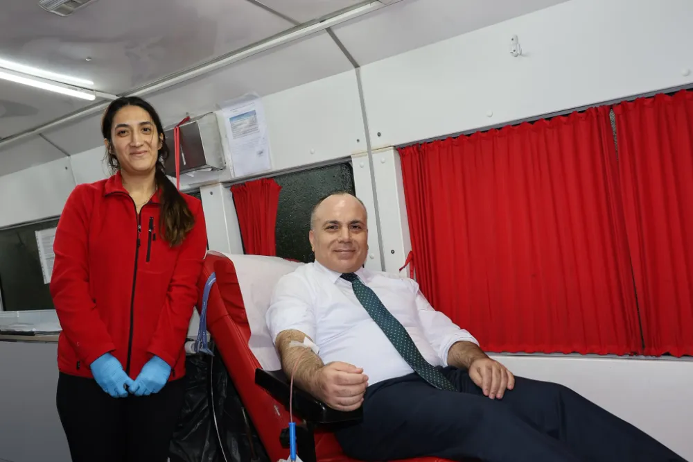 Artvin Valisi Cengiz Ünsal, Kan Bağışında Bulundu