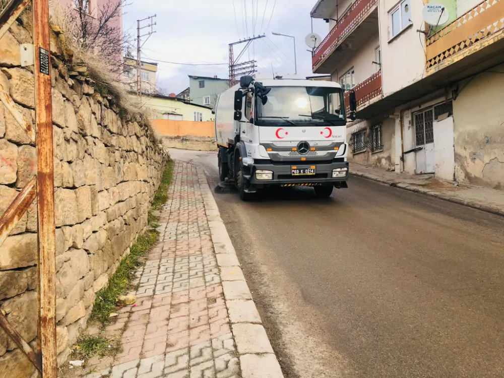 Bayburt Belediyesi, Sıcak Havayı Temizlik Fırsatına Çeviriyor!