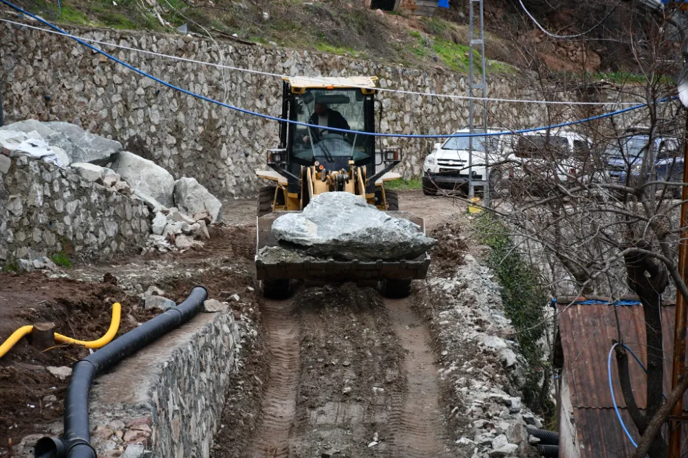 Artvin Belediye Başkanı Demirhan Elçin, Heyelan Sonrası Çalışmaları İnceledi