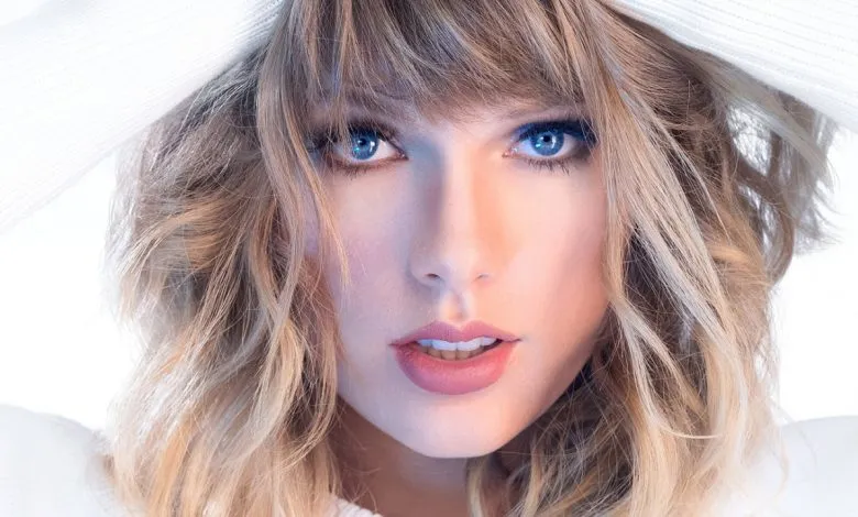 Taylor Swift Sunucunun Şakasına Tepki Gösterip Altın Küre Törenini Terk Etti!