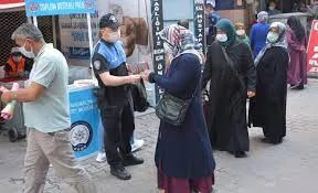 Erzurum Polisi Dolandırıcılığa Karşı Broşür Dağıtıyor