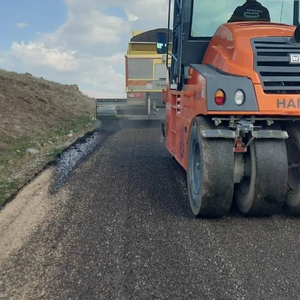 Horasan’da Kırsal Mahallelere Asfalt Çalışması Başladı