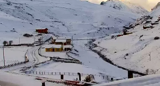 Rize’nin Çağrankaya Yaylası’nda İlk Kar Kalınlığı 1 Metreyi Buldu