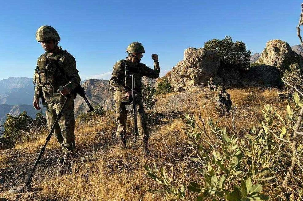 Türk askeri durdurulamıyor! 11 terörist daha etkisiz hale getirildi