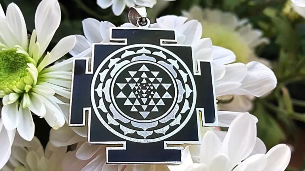 Yantra nedir, neden yapılır? Yantra büyü müdür?