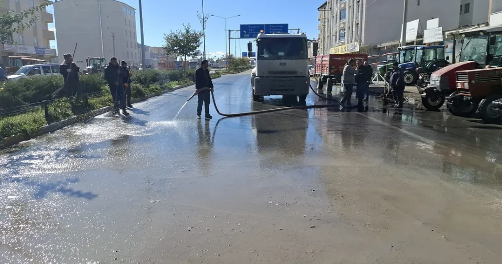 Horasan Belediyesi’nden Tazyikli Su ile Temizlik Seferberliği