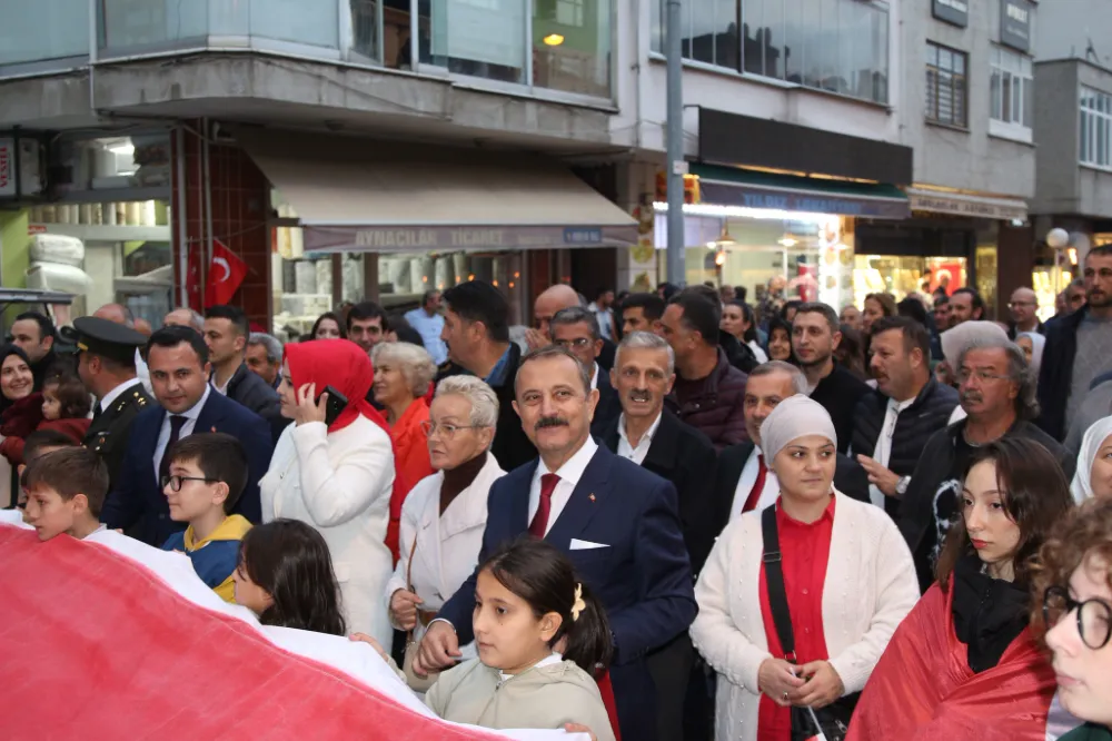 Vakfıkebir’de Cumhuriyet Coşkusu: 101. Yıl Fener Alayı Etkinliği Düzenlendi