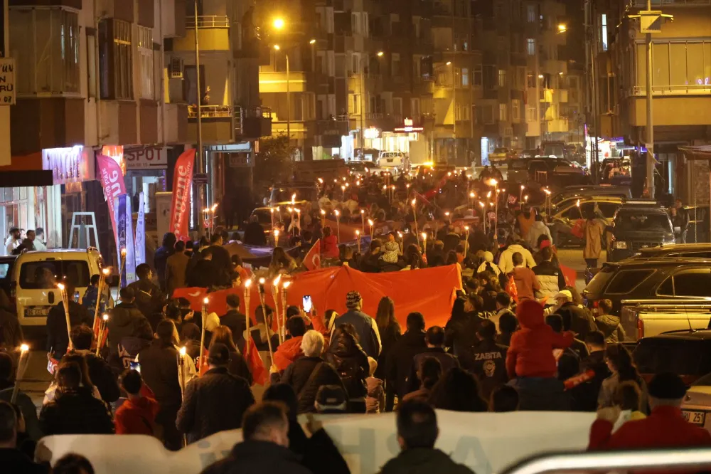 Arhavi’de Cumhuriyet Bayramı Fener Alayıyla Şenlendi