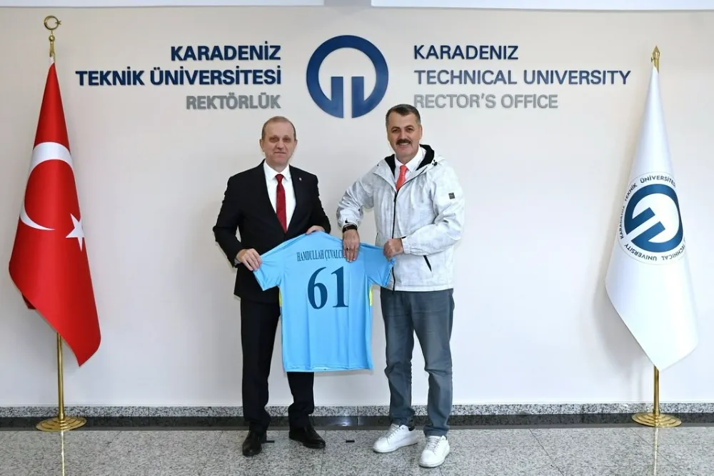 Rektör Prof. Dr. Hamdullah ÇUVALCI’ya Necmiatispor Forması Hediye Edildi