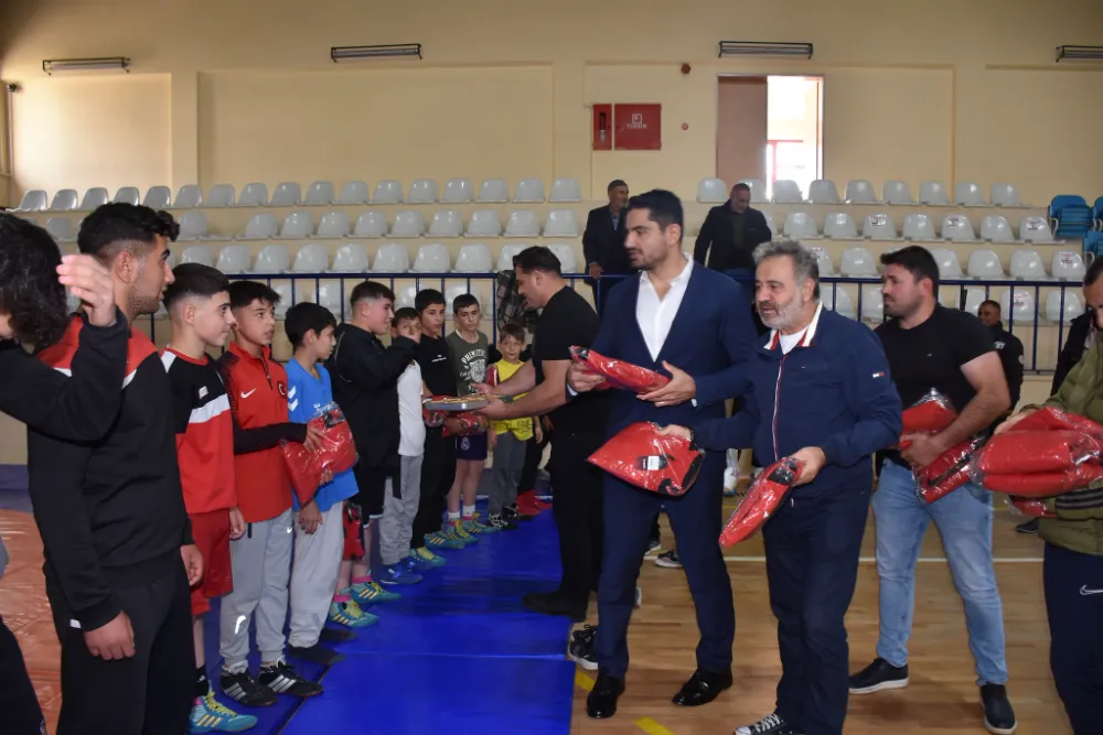 Dünya ve Olimpiyat Şampiyonları Taha Akgül ve Rıza Kayaalp, Tortum’u Onurlandırdı