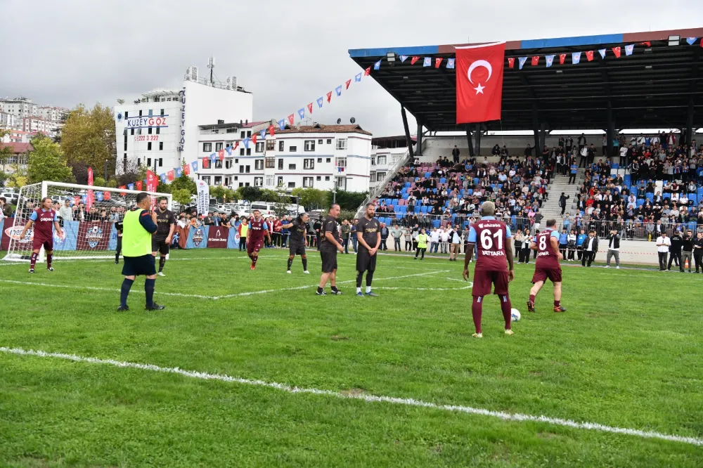 Filistin Yararına Düzenlenen Turnuvada Efsaneler Sahada