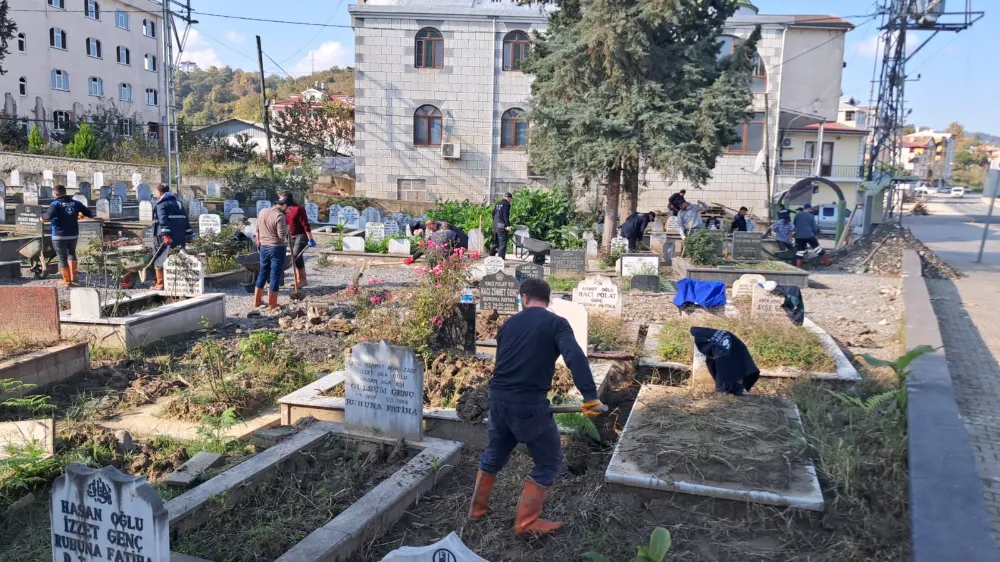 Trabzon Büyükşehir Belediyesi, Mezarlıklardaki Afet Hasarlarını Giderdi