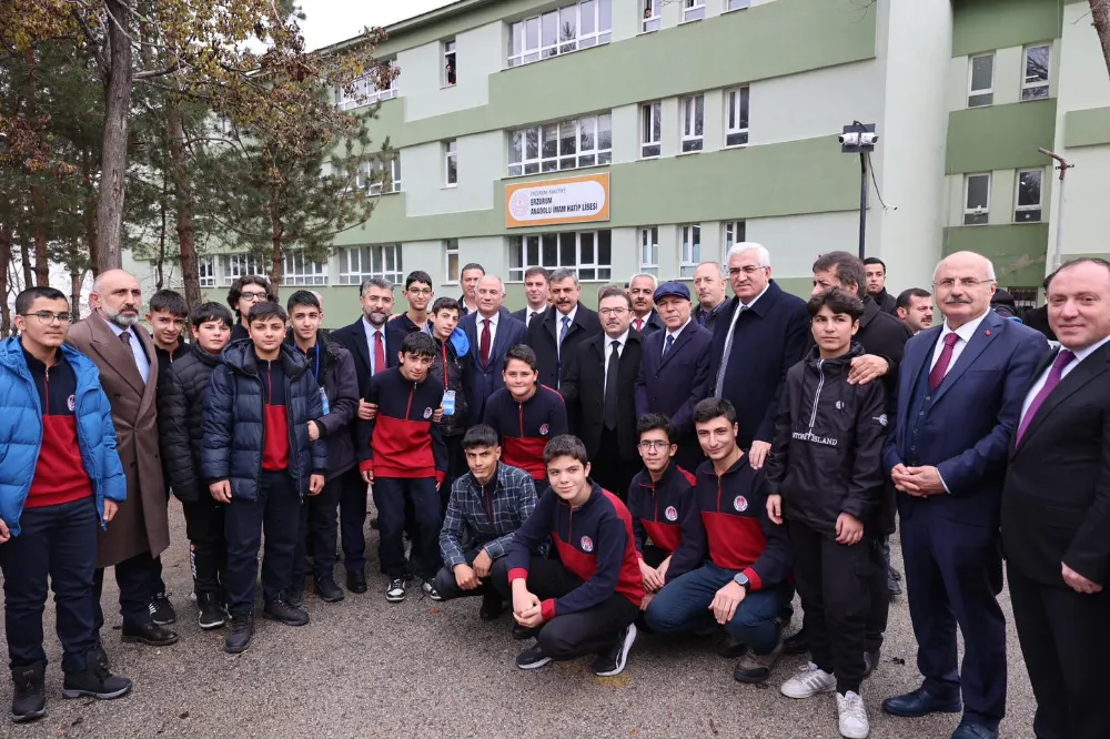 Erzurum Büyükşehir Belediye Başkanı Mehmet Sekmen, Gençlerle Bir Araya Geldi