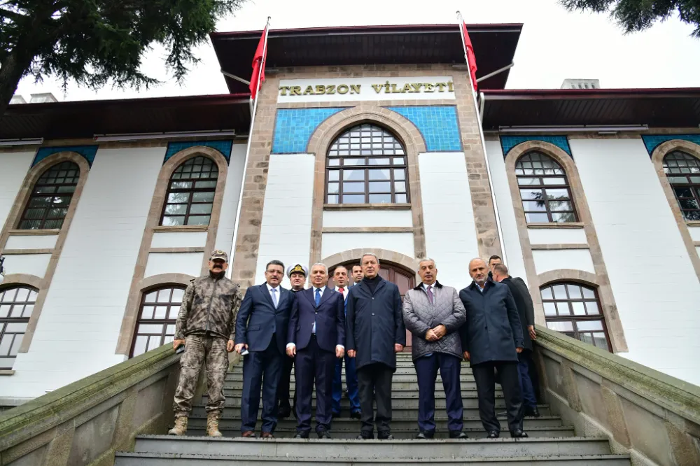 Hulusi Akar, Trabzon Valiliğini Ziyaret Etti