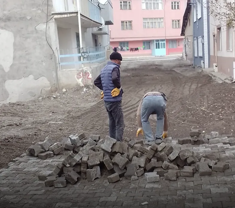 Oltu Belediyesi Kilit Parke Taşı Çalışmalarını Tamamlıyor