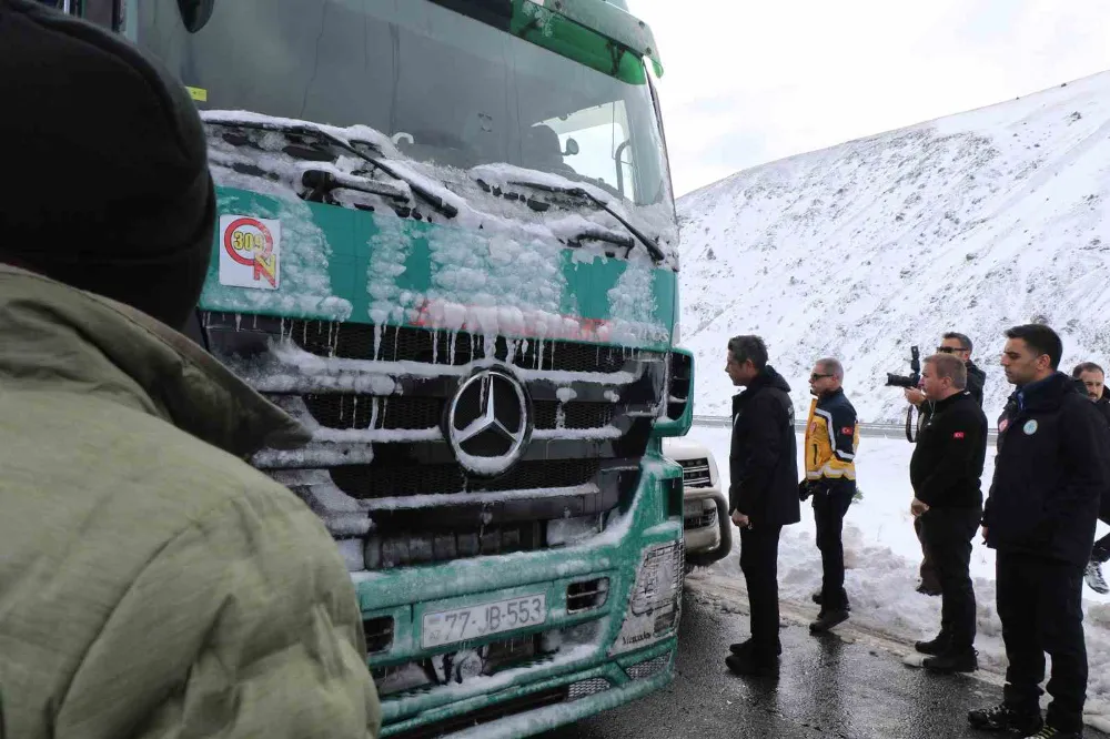 Erzincan’da Kar Sebebiyle Kapanan Şehirlerarası Yollar Yeniden Trafiğe Açıldı