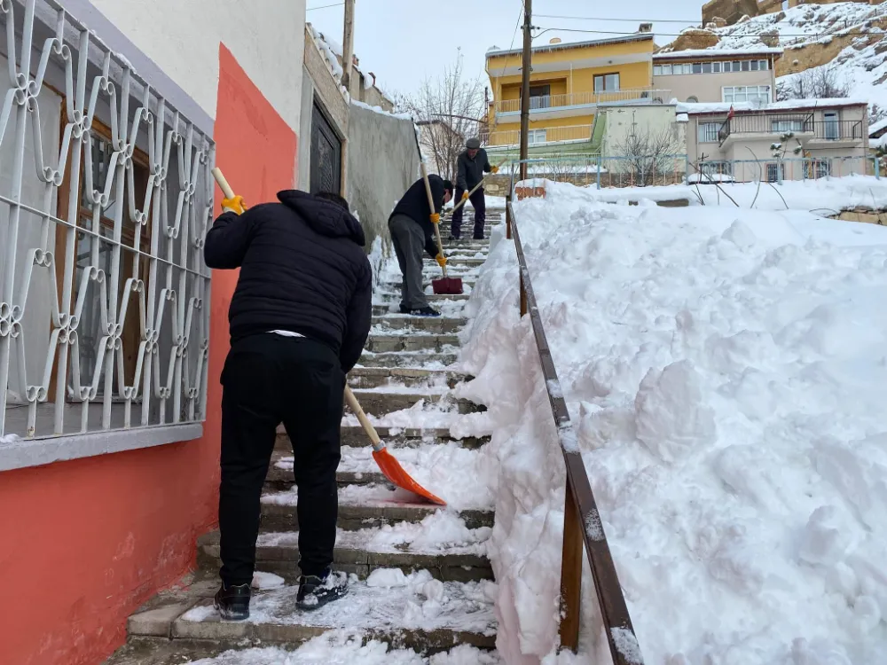 Bayburt Belediyesi, Karla Mücadele Çalışmalarına Aralıksız Devam Ediyor